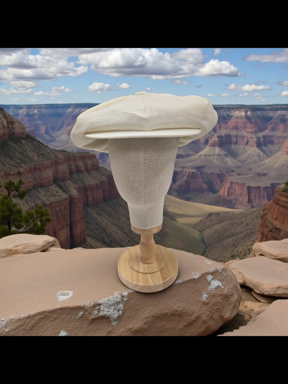 CAPAS LINEN CREME BIG APPLE NEWS BOY CAP.